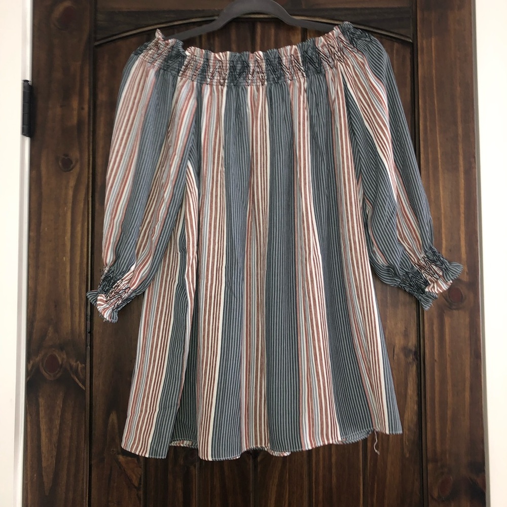 Off the shoulder casual dress.